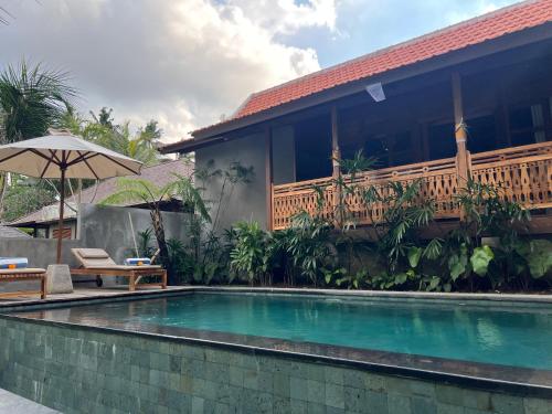 RUMAH KAYU RESORT — Property building