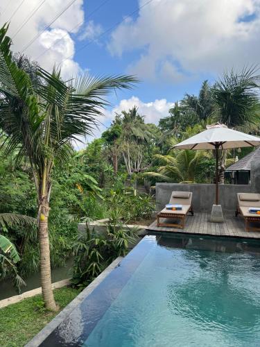 RUMAH KAYU RESORT — Pool view