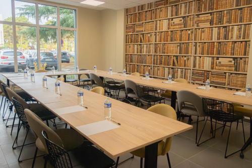 a row of tables and chairs in a library at Nemea Appart Hotel La Boetie Bordeaux Pessac in Pessac