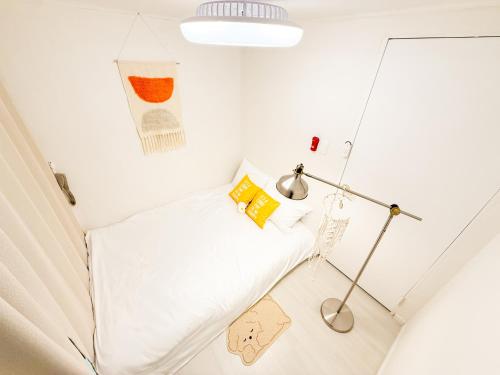 Ένα μπάνιο στο 3beds near Ahyeon Hongdae Seoul train st Yeouido