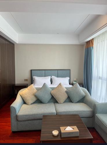 a living room with a couch with pillows at 方庭酒店 in Vientiane