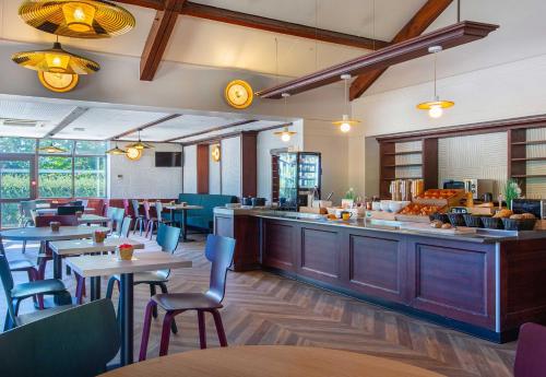 Restoran atau tempat lain untuk makan di B&B HOTEL Blois Nord Vallée Maillard
