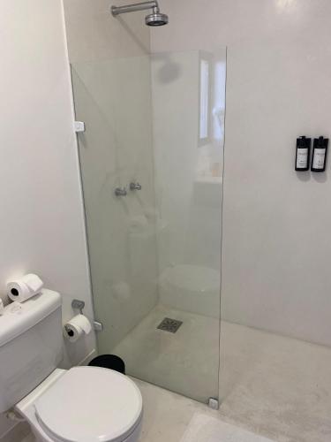 Un baño de Girassóis Suítes