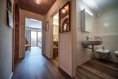 Ένα μπάνιο στο Casa Dschember 11