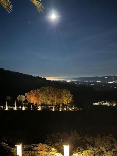 a view of a park at night with the moon at Sole in Moresco