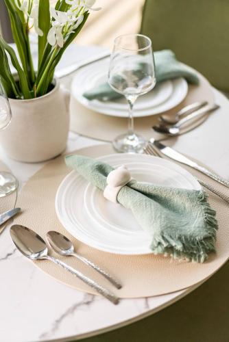 a table with a white plate with a green napkin at Skyscraper Cinema - Dream a thousand city lights in Brisbane
