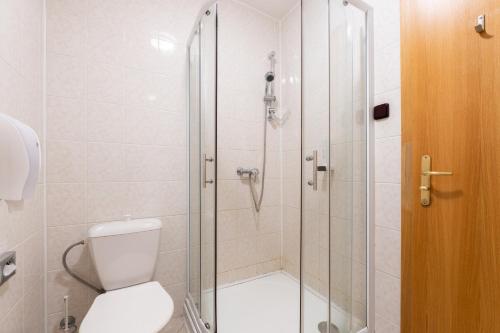 Un baño de Hotel Širák