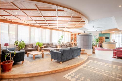 Un lugar para sentarse en Hotel Alpine Mugon