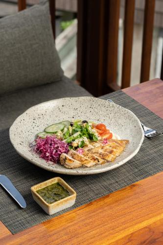 Makanan di atau berdekatan resort