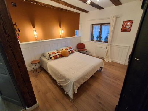 a bedroom with a large bed in a room at Gite le 1788 in Scherwiller