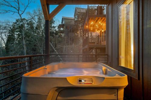Modern Luxury Pool Hot Tub & Near Water Parks photo 14