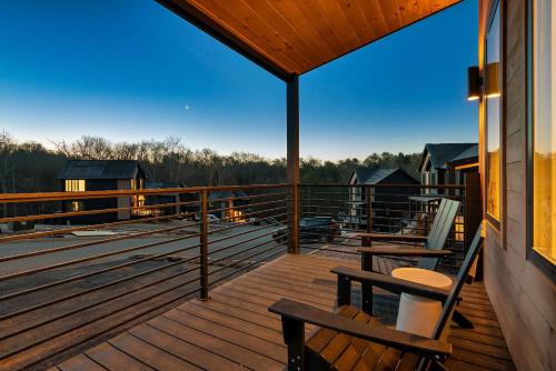 Modern Luxury Pool Hot Tub & Near Water Parks photo 16