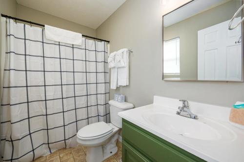 Peaceful Escape 2BR Retreat w Private Hot Tub photo 12