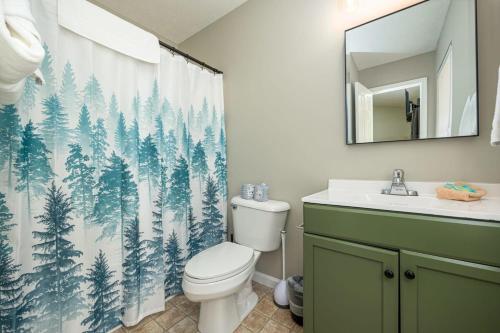 Peaceful Escape 2BR Retreat w Private Hot Tub photo 20