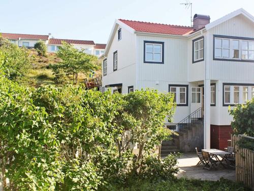 a white house with a table in front of it at 5 person holiday home in DYRÖN in Stora Dyrön