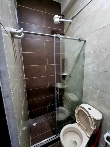 a bathroom with a toilet and a glass shower at Apto, kennedy central amoblado in Bogotá