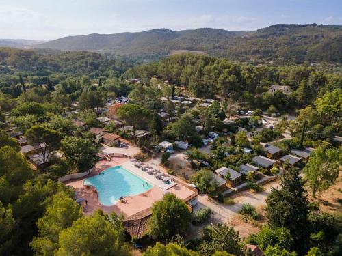Γενική θέα στο βουνό ή θέα στο βουνό από  αυτό το κάμπινγκ