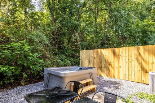 Serene Retreat Private Hot Tub and Arcade photo 7