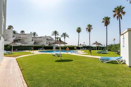 Πισίνα στο ή κοντά στο Apartment beachside in Calahonda