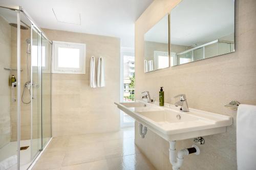 a bathroom with a sink and a shower at Morlans Garden in Paguera