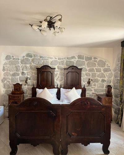 Ένα ή περισσότερα κρεβάτια σε δωμάτιο στο Casa del Sol Rozalija Luxury Rooms