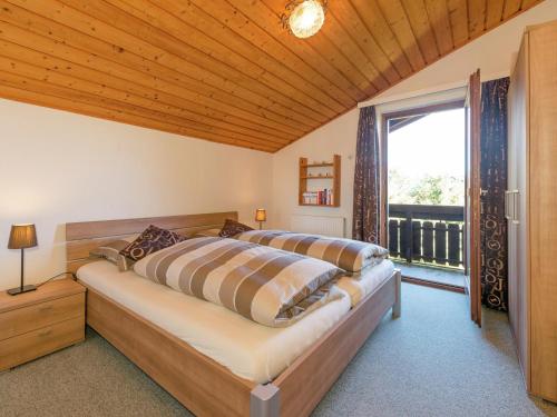 Ένα ή περισσότερα κρεβάτια σε δωμάτιο στο Holiday Home in Groebming near Ski Slopes