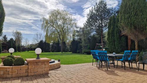 a patio with blue chairs and a table with a fountain at Goorstorf in Bentwisch