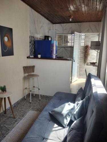 a living room with a couch and a table at Kitnet Apto Aconchegante na praia do forte in Cabo Frio