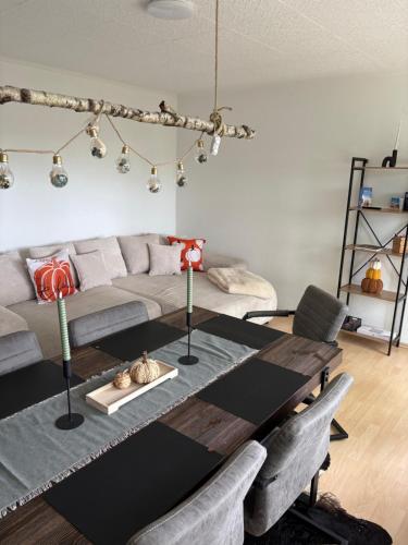 a living room with a table and a couch at Ferienwohnung Hennes in Remagen