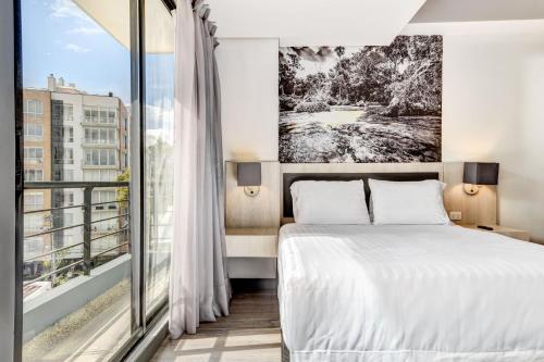 Postel nebo postele na pokoji v ubytování Home Suites 118 By gA