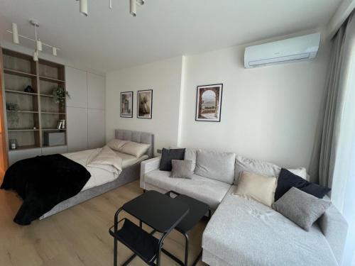 Khu vực ghế ngồi tại Panorama Level 12 z balkonem