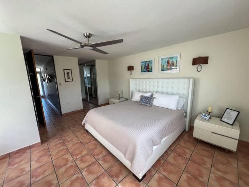 Katil atau katil-katil dalam bilik di Villa Merchan - 8 Guests - 4BR & 4 Bathrooms
