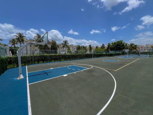 Tenis dan/atau kemudahan skuasy di Villa Merchan - 8 Guests - 4BR & 4 Bathrooms atau berdekatan