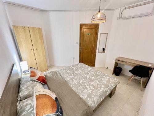 Postel nebo postele na pokoji v ubytování Be Happy Three-Bedroom Apartment