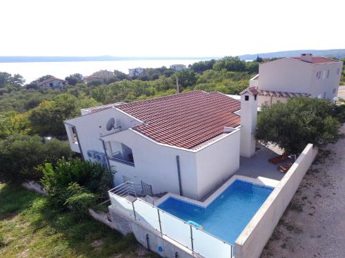 Modern Apartment with Private Pool in Maslenica