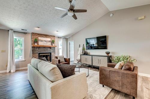 Μια τηλεόραση ή/και κέντρο ψυχαγωγίας στο Elegant home in the heart of Westfield Perfect for family gatherings