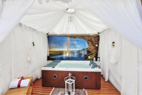 a room with a large tub in a tent at La Suite Toscana in Certaldo