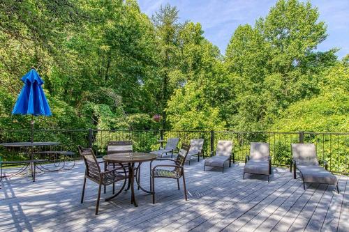 Κήπος έξω από το Comfy Escape near Dollywood W Pool & Grill