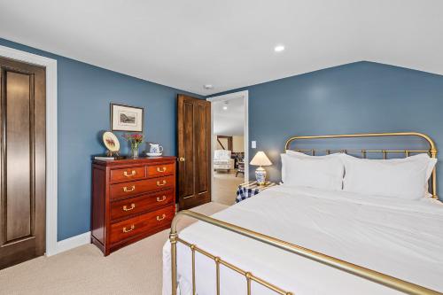 Ένα ή περισσότερα κρεβάτια σε δωμάτιο στο The Rochester Inn