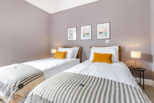 Postel nebo postele na pokoji v ubytování 3 Bed in Cyfronydd oc-e32742