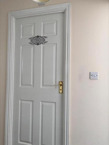 a white door with a sign on it at Cambridge homestay in Milton