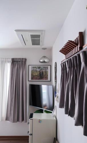 CatNap Guesthouseにあるテレビまたはエンターテインメントセンター