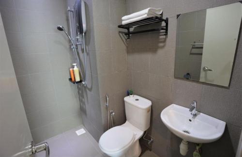 Ένα μπάνιο στο SS15 Courtyard Subang Jaya Sunway Designer Studio Suite Netflix WiFi