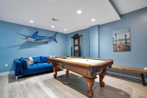 2 Bdrm Penthouse with Billiards photo 51