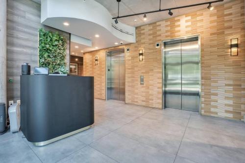 2 Bdrm Penthouse with Billiards photo 49