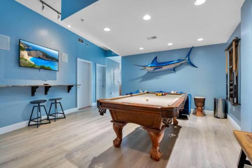 2 Bdrm Penthouse with Billiards photo 46