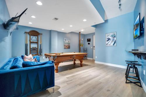 2 Bdrm Penthouse with Billiards photo 41