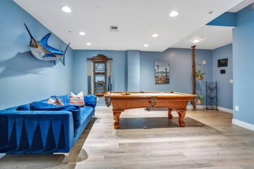 2 Bdrm Penthouse with Billiards photo 23