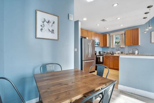 2 Bdrm Penthouse with Billiards photo 35