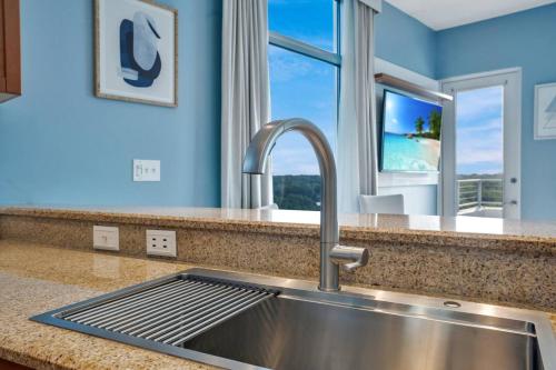 2 Bdrm Penthouse with Billiards photo 39